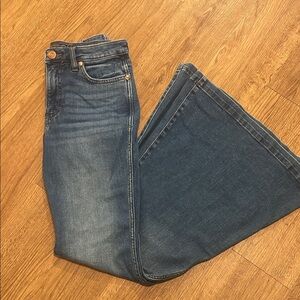 Wrangler | Retro | High Rise Flare | Classic Blue Jeans | 28X34